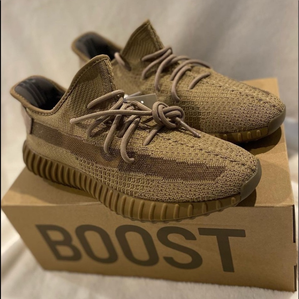 🔥YEEZY 350 UNISEX men size US 6.5 women’s US 8🔥